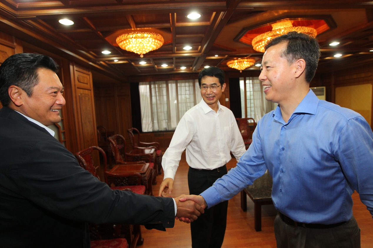 中国社会科学院党组副书记常务副院长赵胜轩会见中共云南省委常委省委
